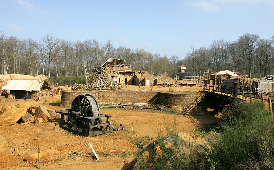 Este incrível castelo está sendo construído com técnicas medievais