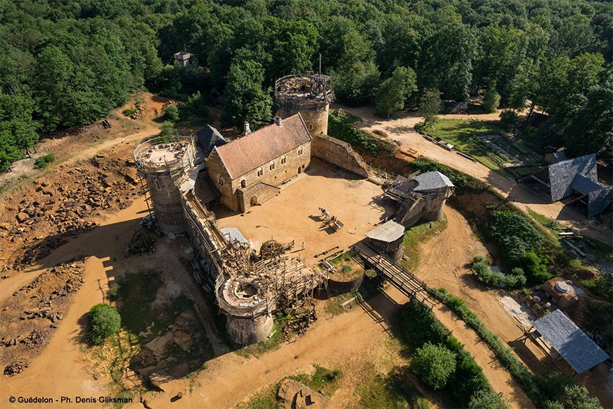 Este incrível castelo está sendo construído com técnicas medievais
