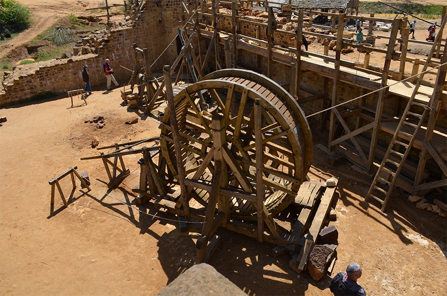Este incrível castelo está sendo construído com técnicas medievais
