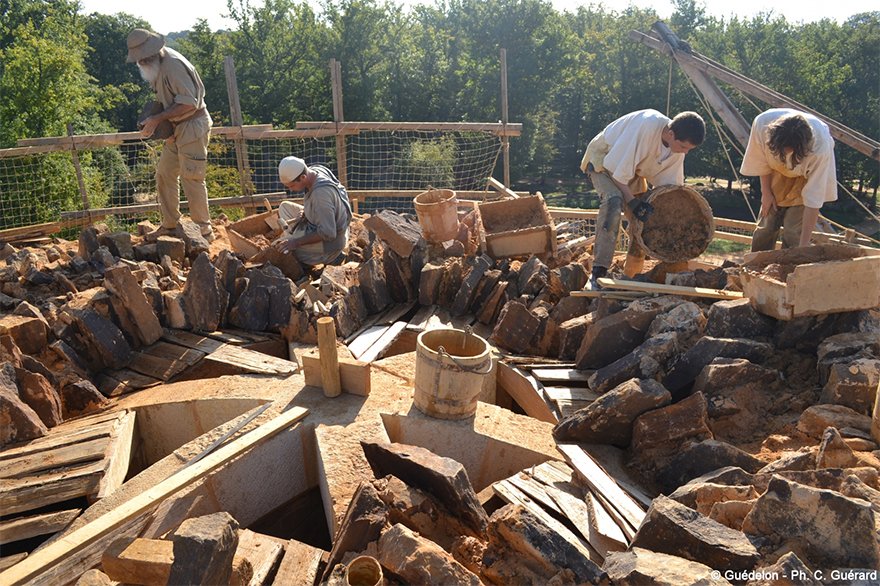 Este incrível castelo está sendo construído com técnicas medievais