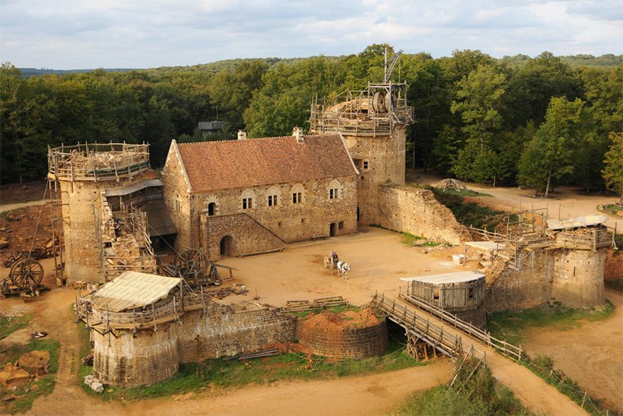 Este incrível castelo está sendo construído com técnicas medievais
