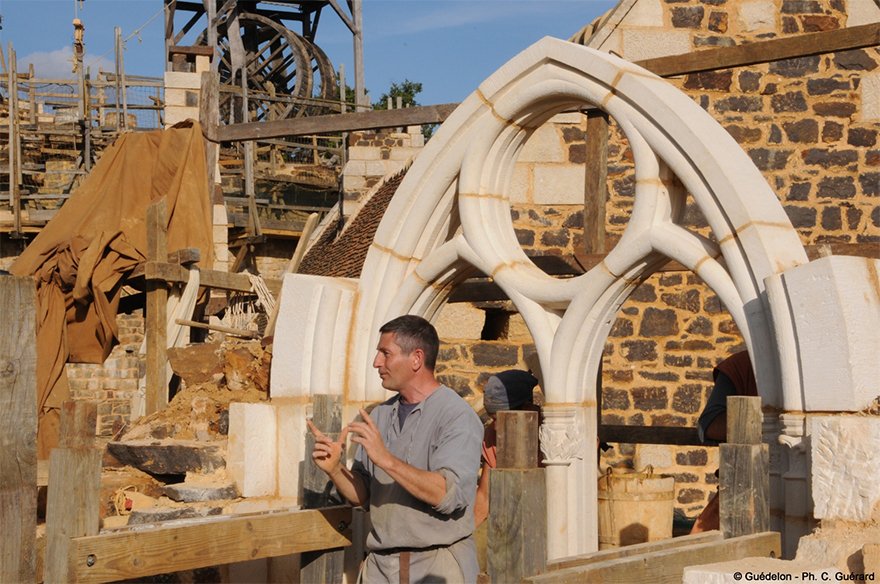 Este incrível castelo está sendo construído com técnicas medievais