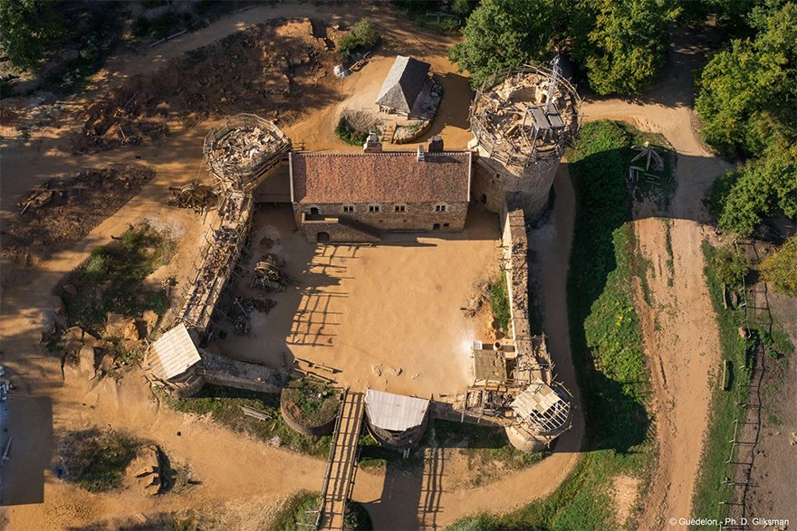 Este incrível castelo está sendo construído com técnicas medievais