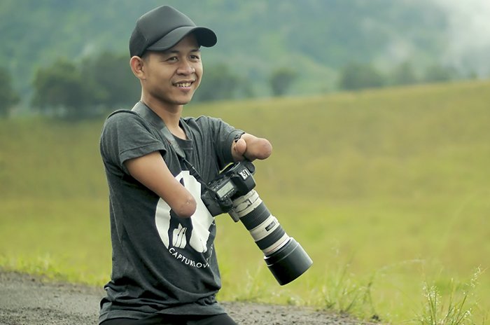 Conheça o trabalho do fotógrafo que não tem mãos nem pernas