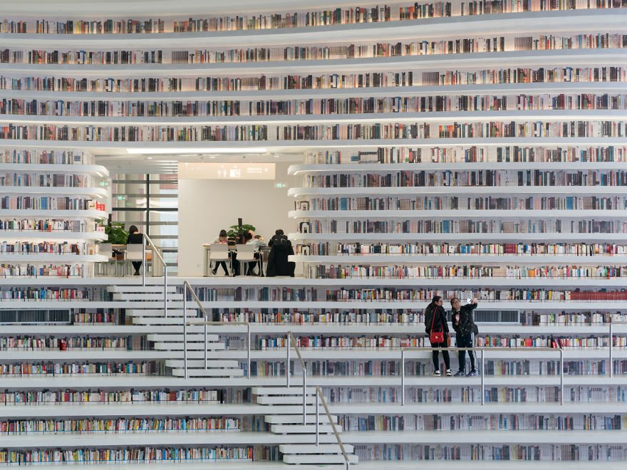 Uau! Conheça esta imensa biblioteca, cujo acervo é de 1,2 milhão de livros