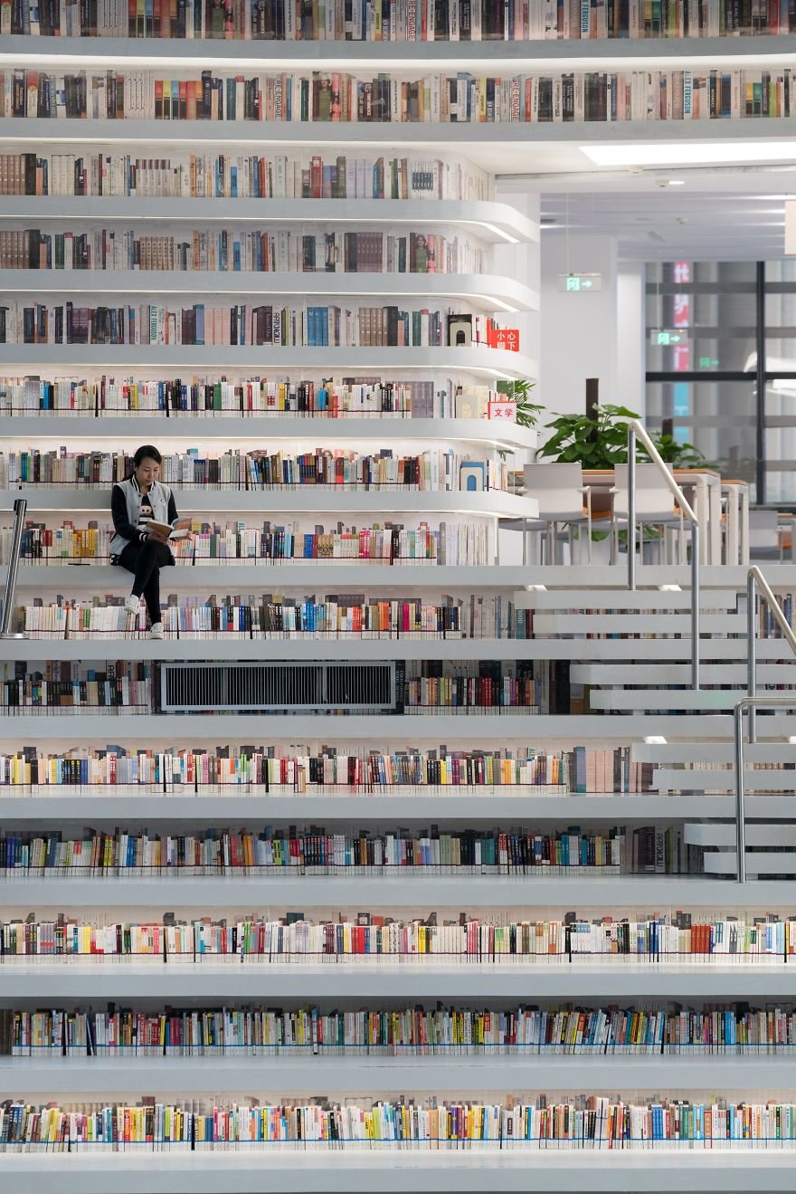 Uau! Conheça esta imensa biblioteca, cujo acervo é de 1,2 milhão de livros