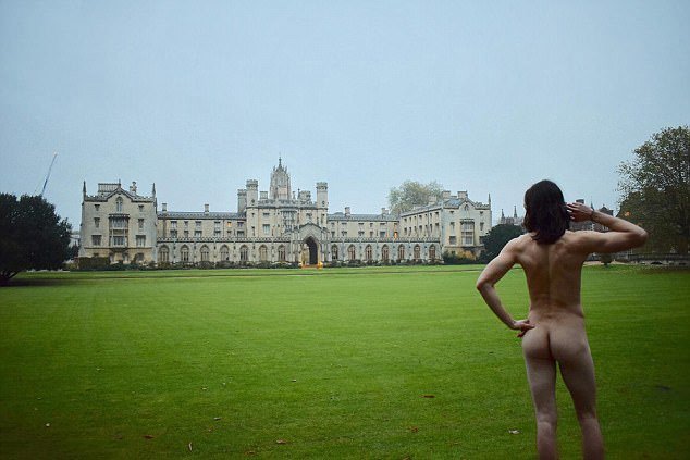 Disputa de melhor bunda da Universidade de Cambridge está dando o que falar