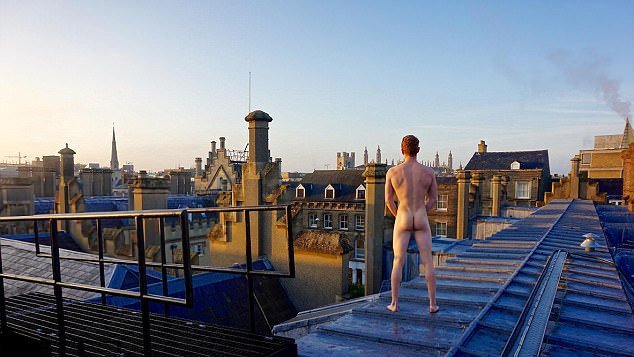 Disputa de melhor bunda da Universidade de Cambridge está dando o que falar