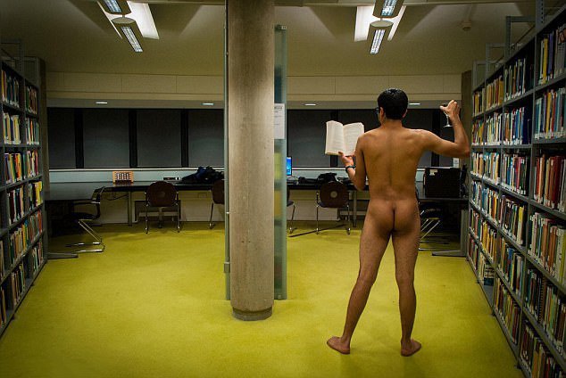 Disputa de melhor bunda da Universidade de Cambridge está dando o que falar