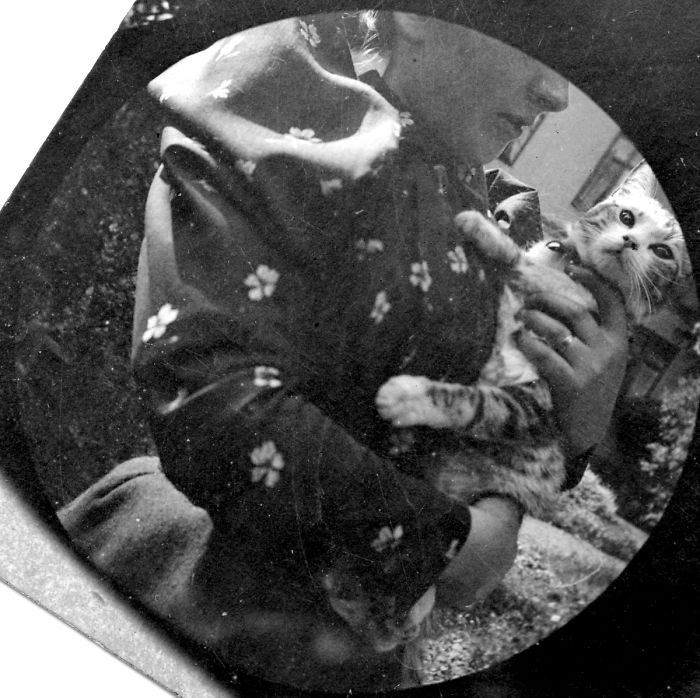 Veja as fotos tiradas pelo homem que usava uma câmera escondida em 1890