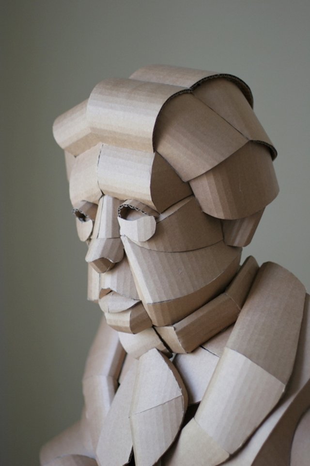 O artista que criou esculturas de cada um dos moradores da aldeia dos avós