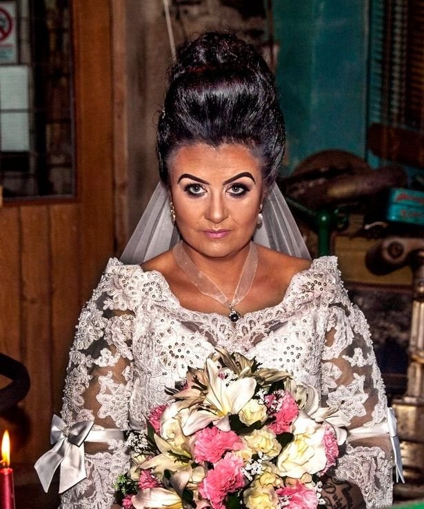 Até que a morte os una? Mulher se casa com fantasma – veja fotos do enlace