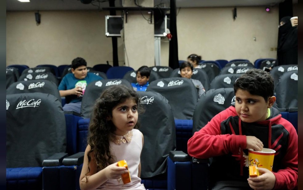 Arábia Saudita reabre cinemas após 35 anos com estreia de 'Emoji: O Filme'