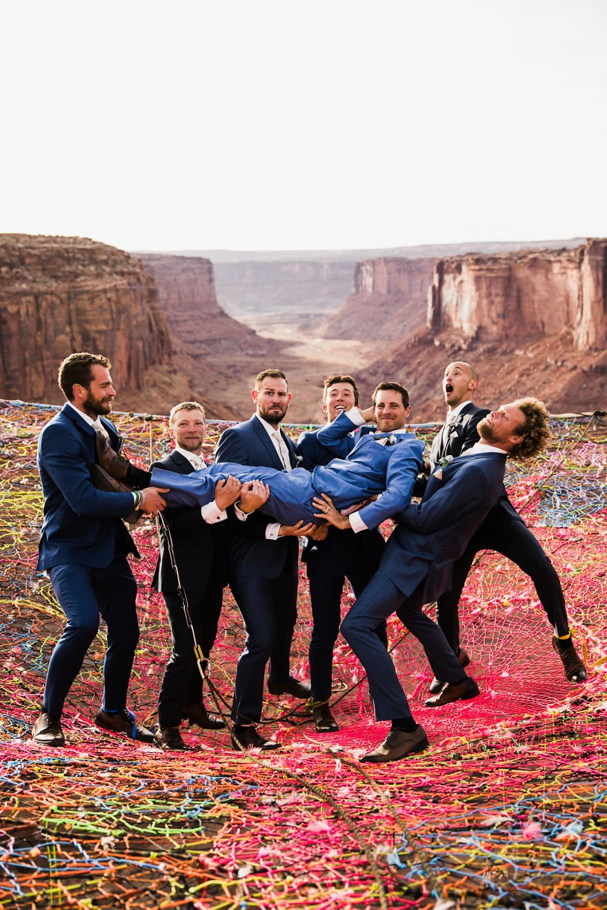 Veja fotos de um casamento feito entre duas montanhas, a 120m do chão