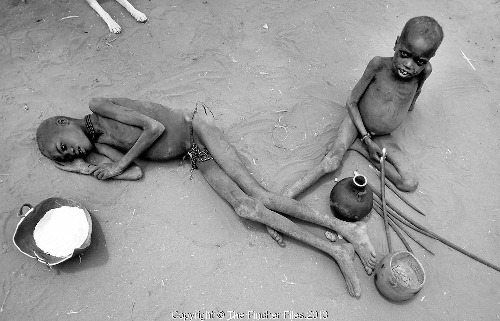 Crianças famintas em Uganda