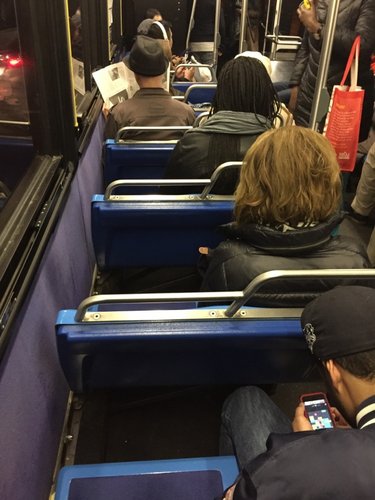 pessoas no ônibus