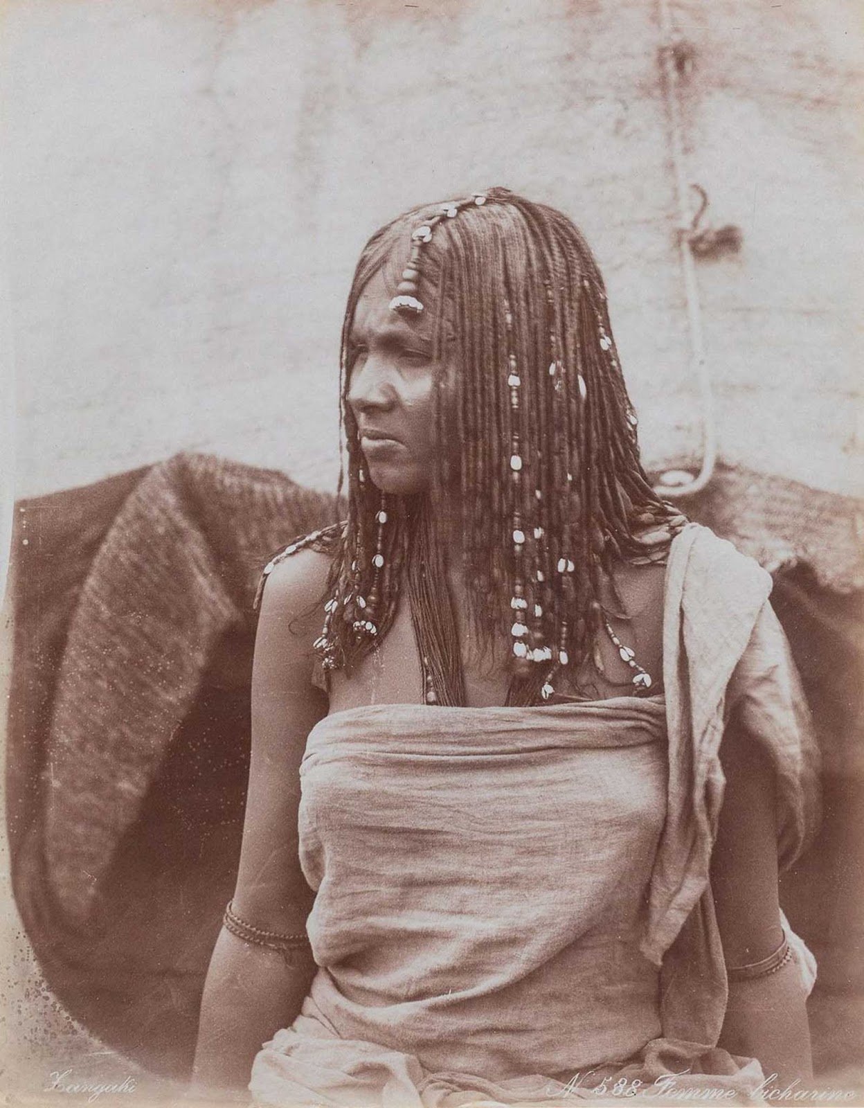 Mulher da tribo Bisharin