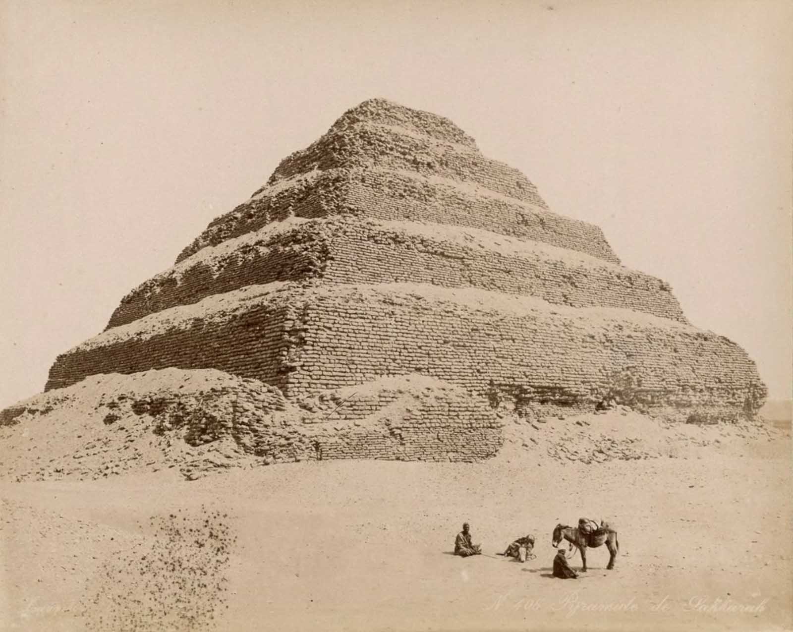 Pirâmide de Djoser em Saqqara