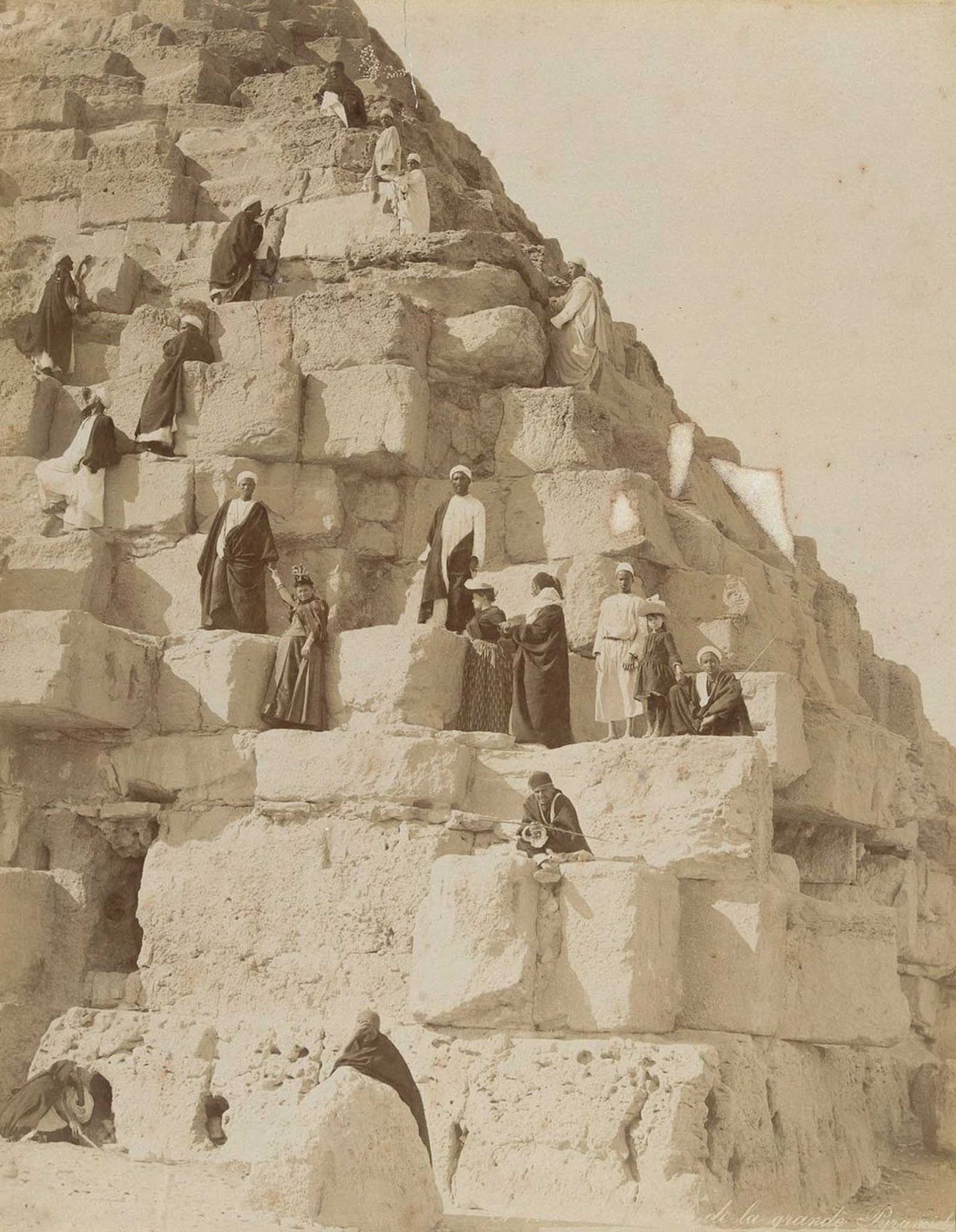 Turistas nas pirâmides