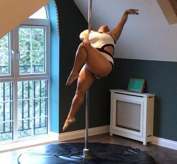 Casa de repouso contrata dançarinas de pole dance para entreter idosos