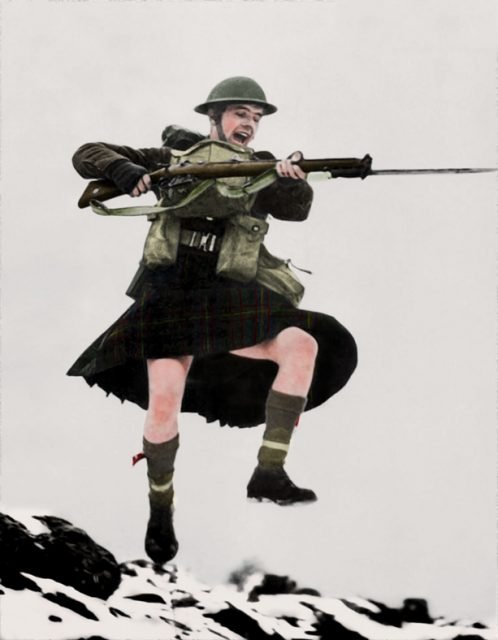Fotos colorizadas da Segunda Guerra Mundial revelam momentos descontraídos