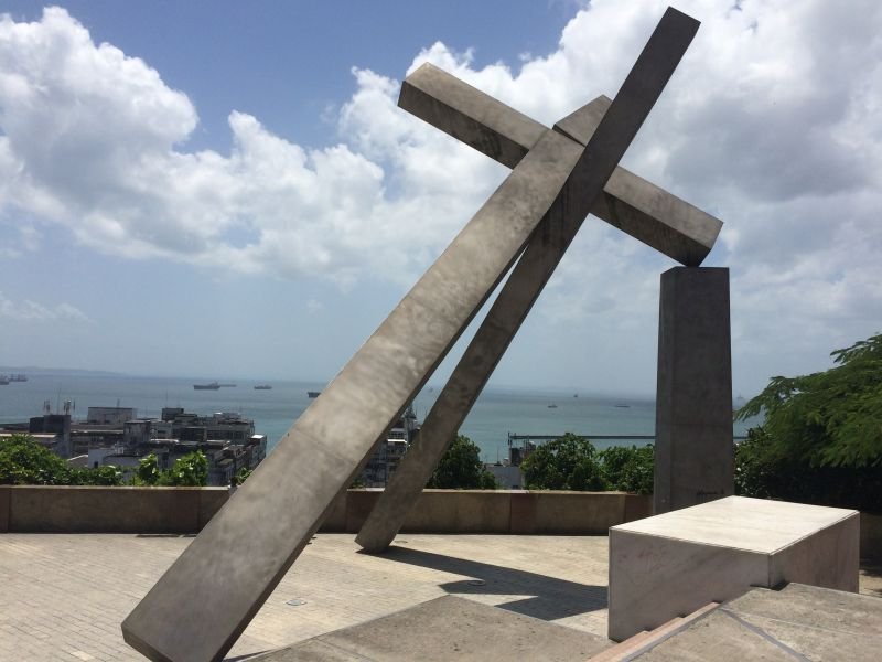 Monumento da Cruz Caída
