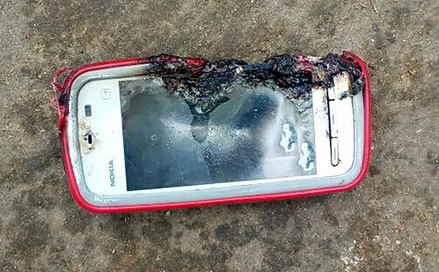 Antigo smartphone Nokia explode e mata jovem durante ligação