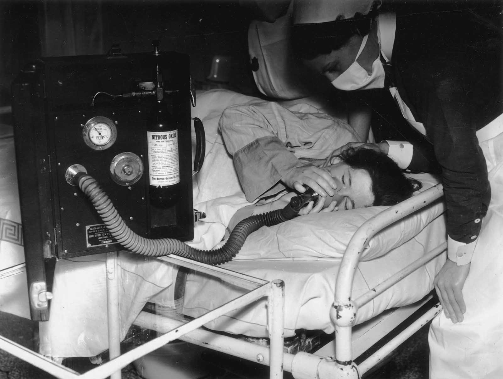 Imagens bizarras retratam tratamentos médicos ao longo da história