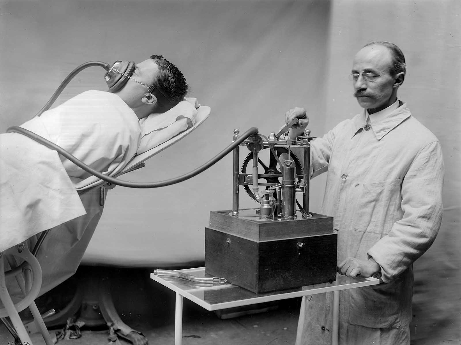 Imagens bizarras retratam tratamentos médicos ao longo da história