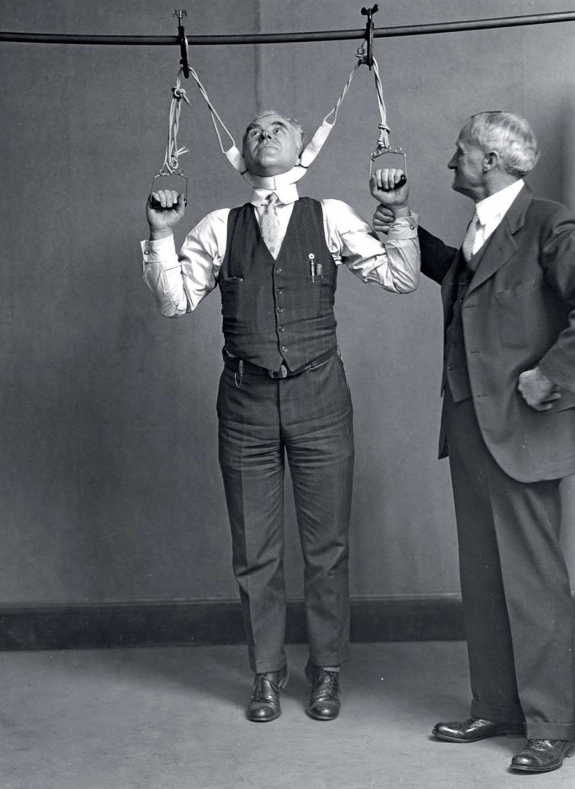 Imagens bizarras retratam tratamentos médicos ao longo da história