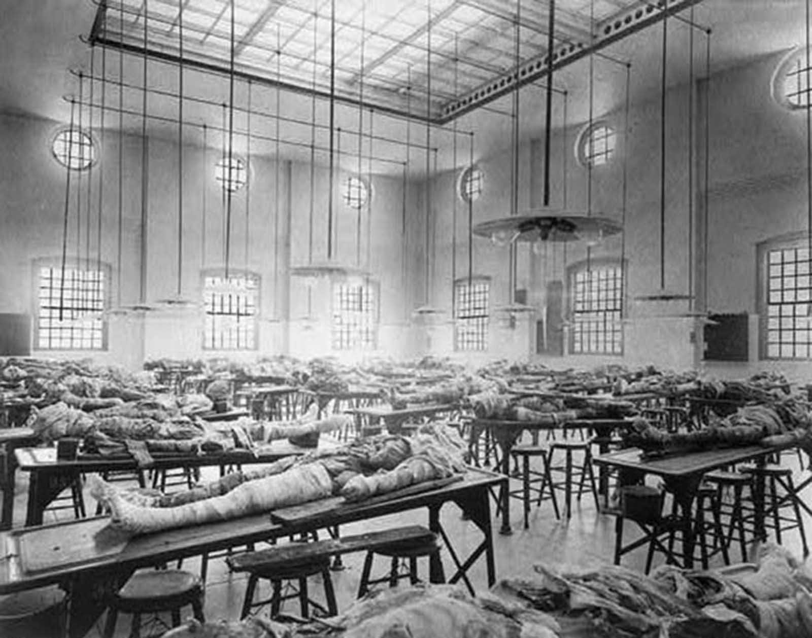Imagens bizarras retratam tratamentos médicos ao longo da história