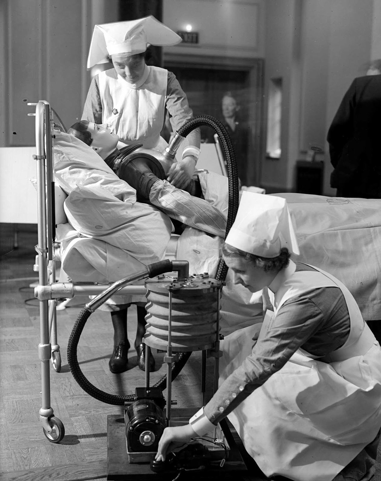 Imagens bizarras retratam tratamentos médicos ao longo da história