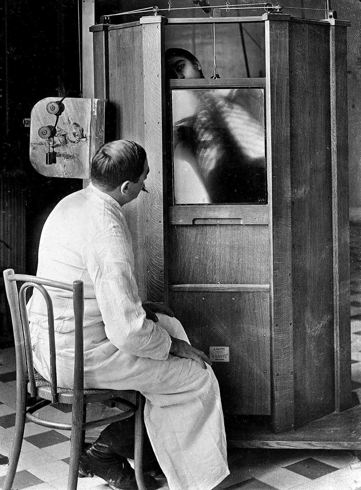 Imagens bizarras retratam tratamentos médicos ao longo da história