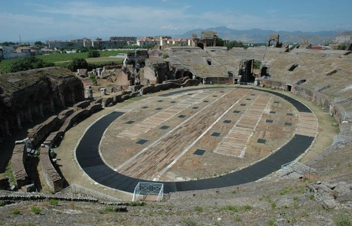 Arena de Capua, Itália