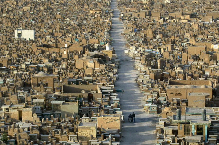 Imenso cemitério xiita