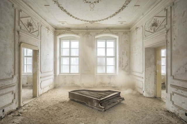 A atmosfera decadente de locais luxuosos que caíram no esquecimento