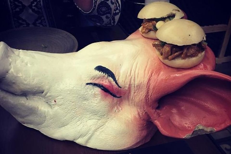 Imagem de 15 vezes em que restaurantes tentaram caprichar demais, mas erraram a mão no megacurioso