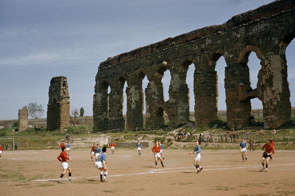 Jogando bola em Roma