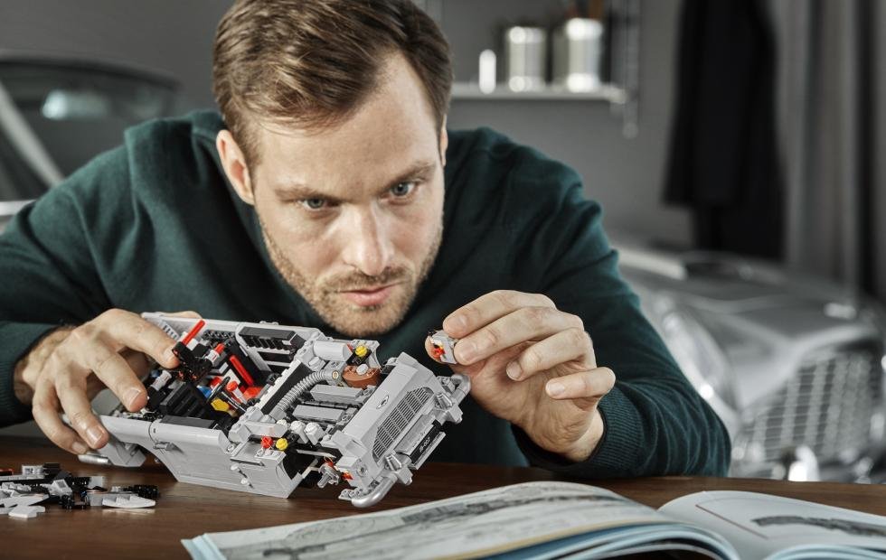 Clássico! Abram alas para o LEGO Aston Martin DB5 do James Bond