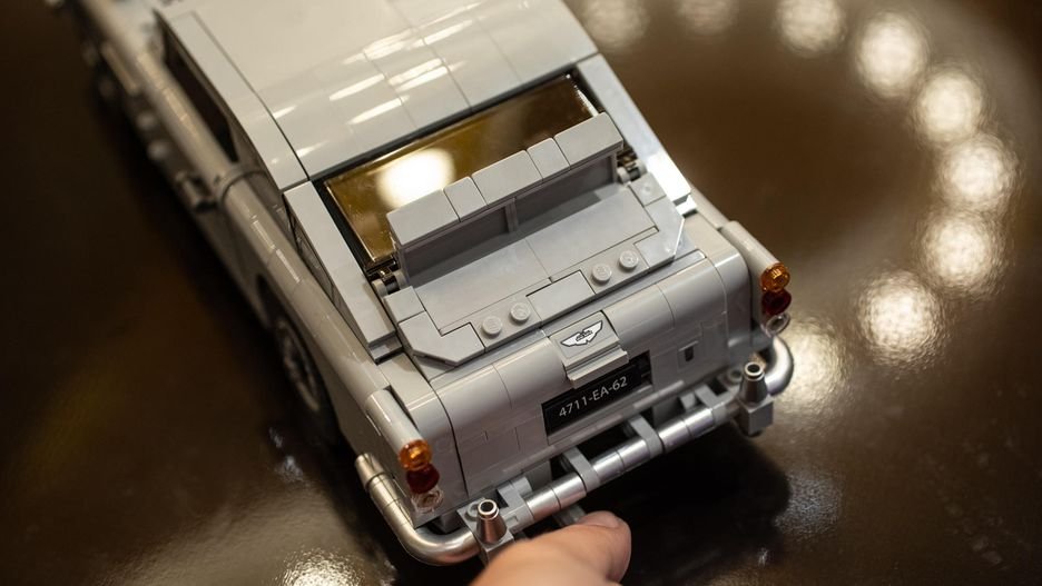 Clássico! Abram alas para o LEGO Aston Martin DB5 do James Bond