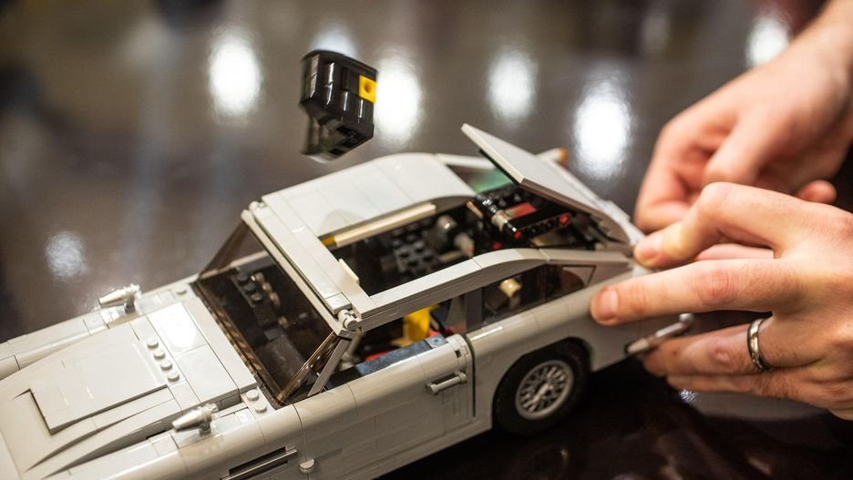 Clássico! Abram alas para o LEGO Aston Martin DB5 do James Bond