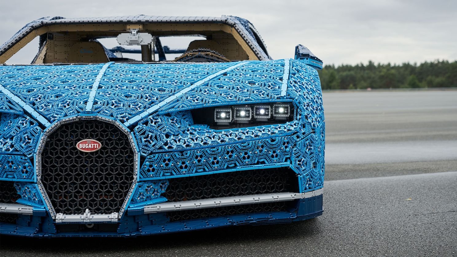 LEGO constrói réplica funcional em tamanho real de um Bugatti Chiron