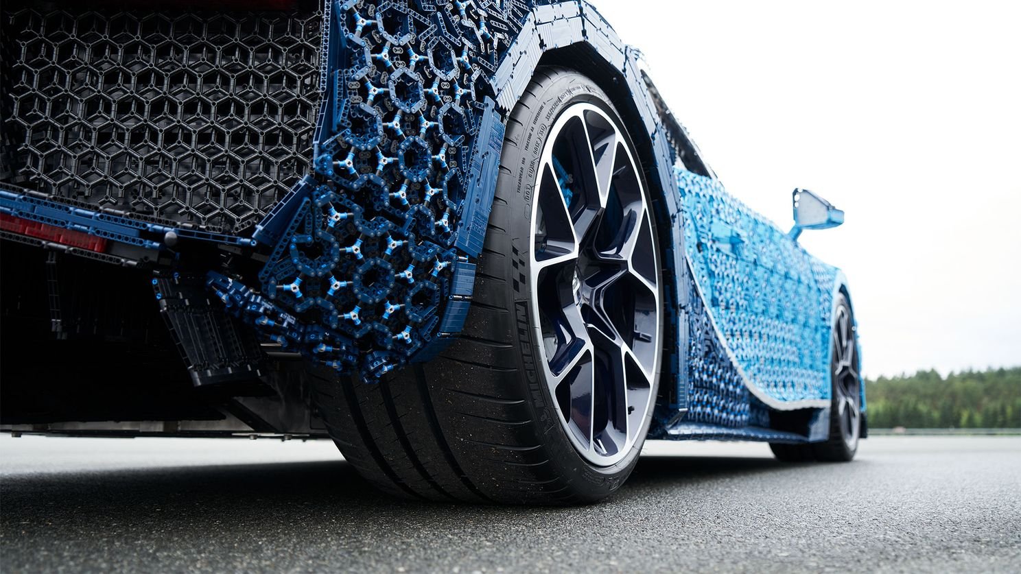 LEGO constrói réplica funcional em tamanho real de um Bugatti Chiron