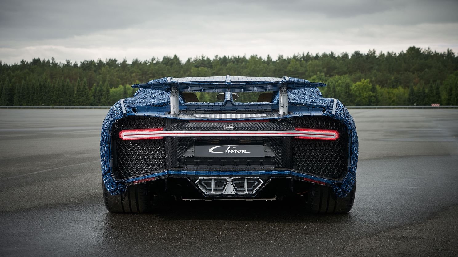 LEGO constrói réplica funcional em tamanho real de um Bugatti Chiron