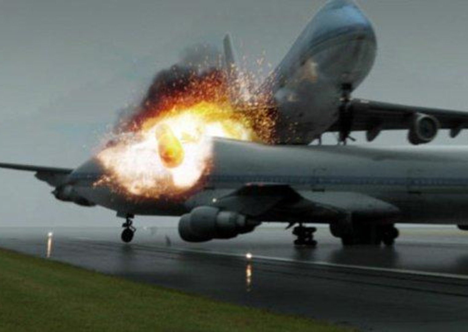 Imagem de Conheça a história por trás do pior acidente aéreo da história no megacurioso