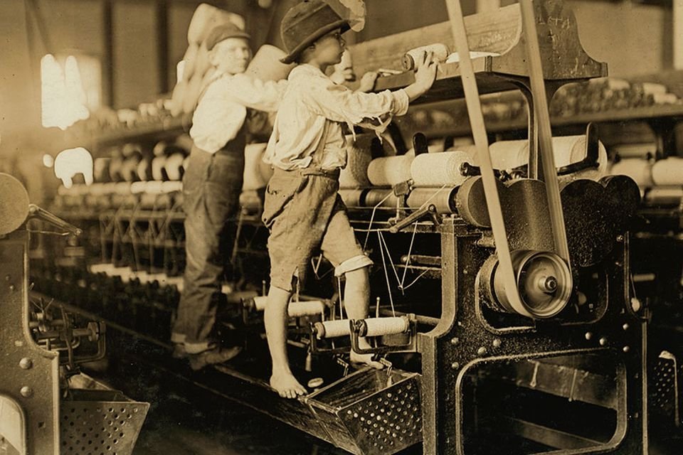 Imagem de 13 fotos que retratam os horrores do trabalho infantil no século passado no megacurioso