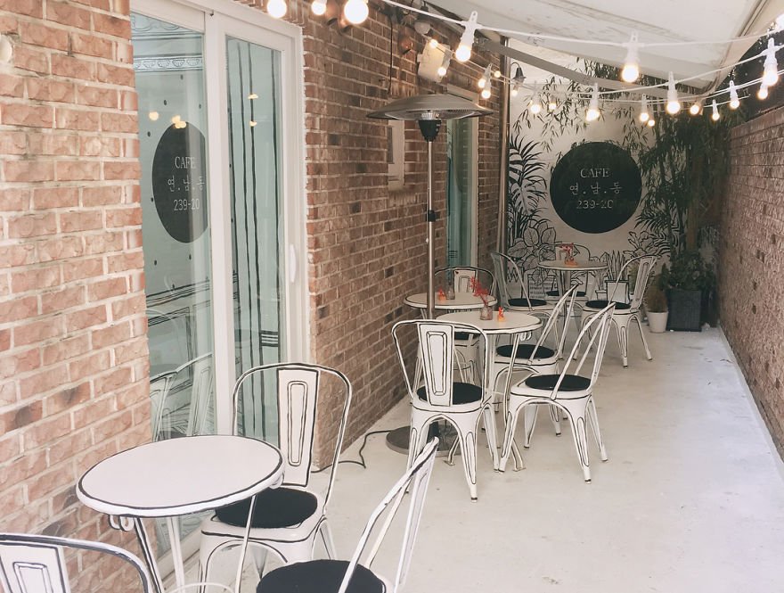 Conheça o café onde tudo parece um cenário de quadrinhos