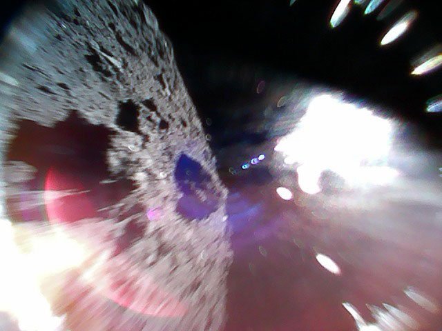 Robôs japoneses pousam com sucesso em asteroide e tiram fotos da superfície