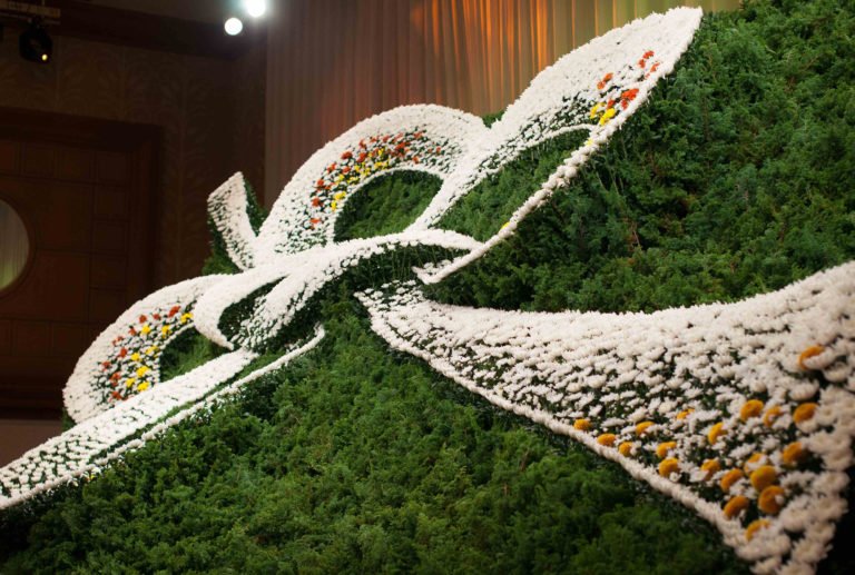 Japoneses são mestres em criar arranjos de flores para funerais
