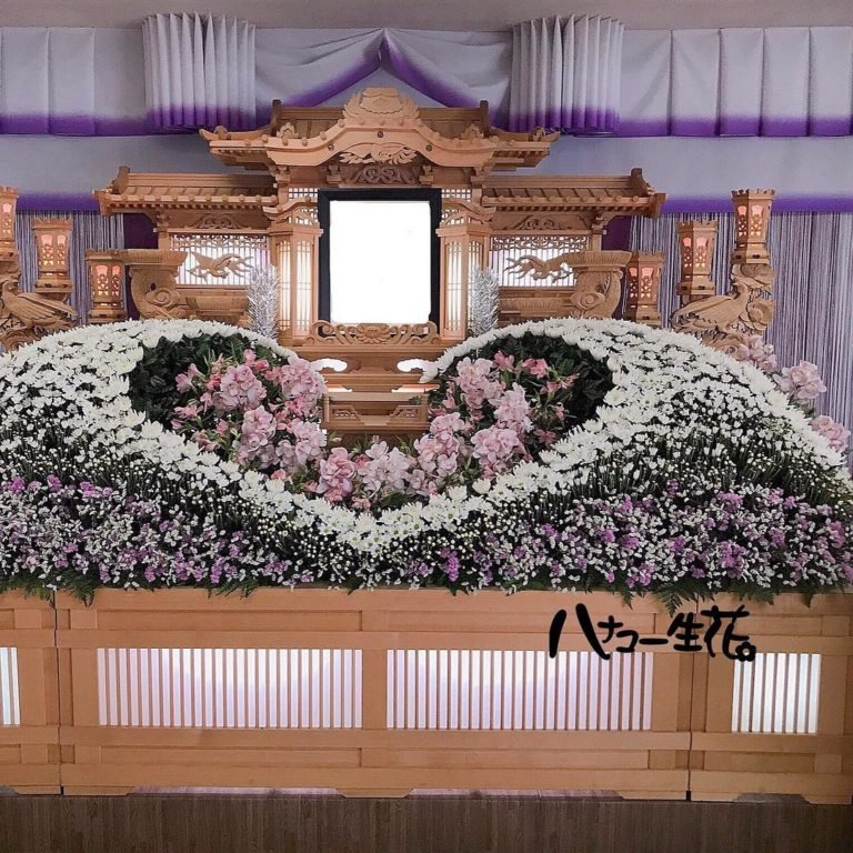 Japoneses são mestres em criar arranjos de flores para funerais